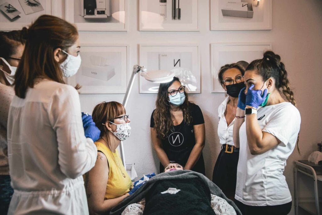 Ninon Kosmetik Akademie Kosmetik Ausbildung Kosmetik Schulung Selin Arowolo Ausbildung zur Kosmetikerin 5158 min min scaled 1