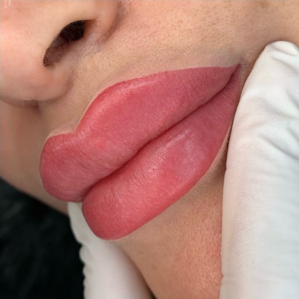 Frau mit Soft Liner & Soft Lips